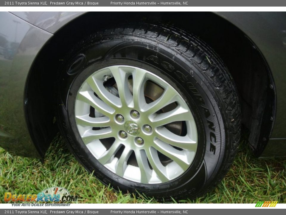 2011 Toyota Sienna XLE Predawn Gray Mica / Bisque Photo #27