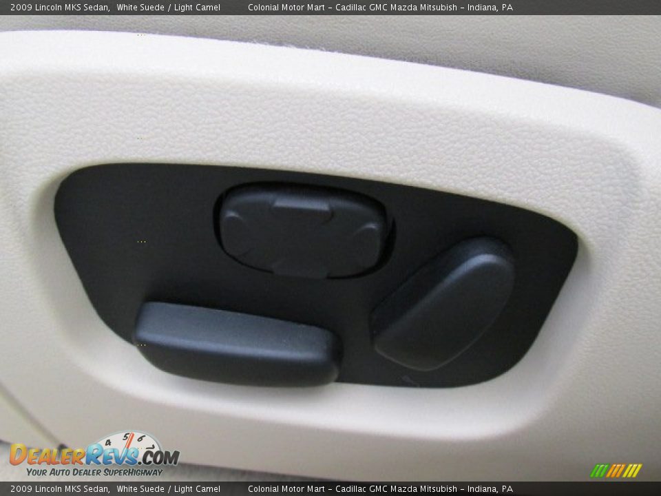 2009 Lincoln MKS Sedan White Suede / Light Camel Photo #11