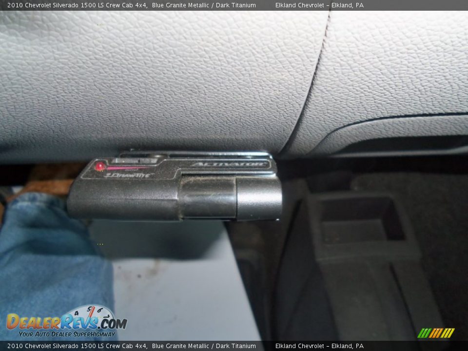 2010 Chevrolet Silverado 1500 LS Crew Cab 4x4 Blue Granite Metallic / Dark Titanium Photo #28