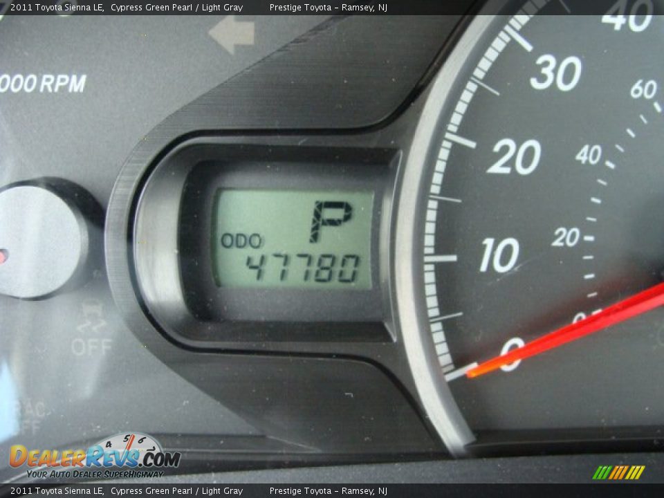 2011 Toyota Sienna LE Cypress Green Pearl / Light Gray Photo #10
