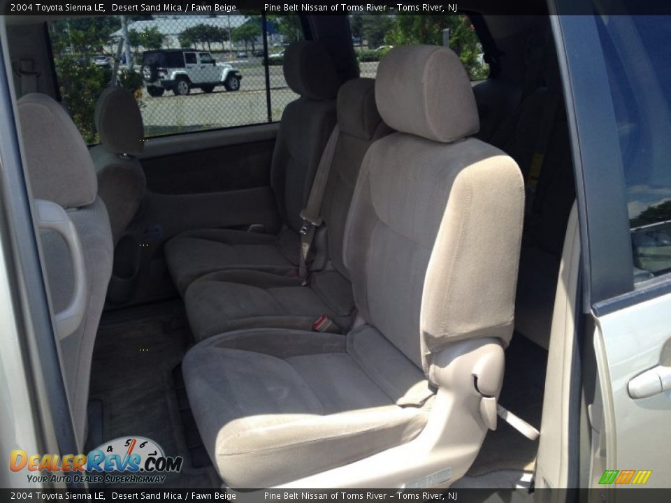 2004 Toyota Sienna LE Desert Sand Mica / Fawn Beige Photo #7