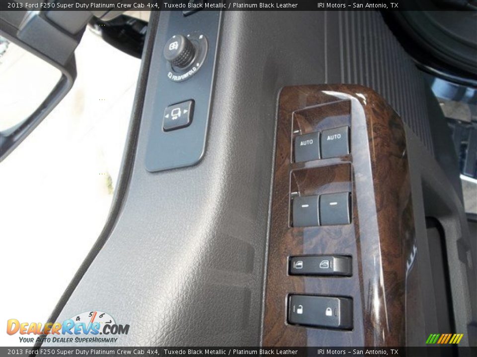 2013 Ford F250 Super Duty Platinum Crew Cab 4x4 Tuxedo Black Metallic / Platinum Black Leather Photo #21