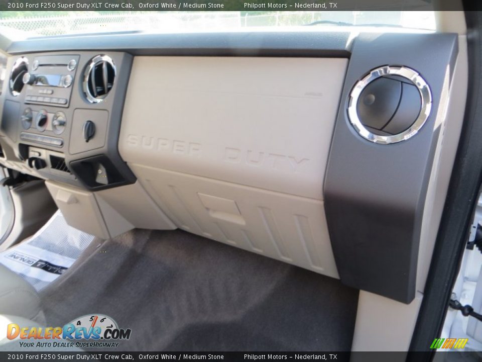 2010 Ford F250 Super Duty XLT Crew Cab Oxford White / Medium Stone Photo #22