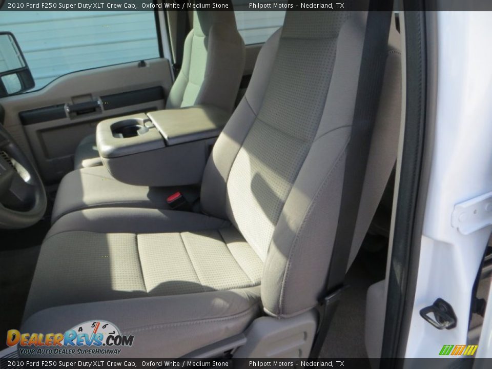 2010 Ford F250 Super Duty XLT Crew Cab Oxford White / Medium Stone Photo #30