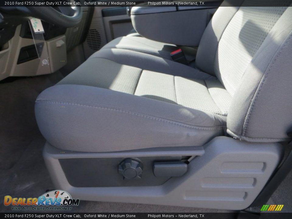 2010 Ford F250 Super Duty XLT Crew Cab Oxford White / Medium Stone Photo #31