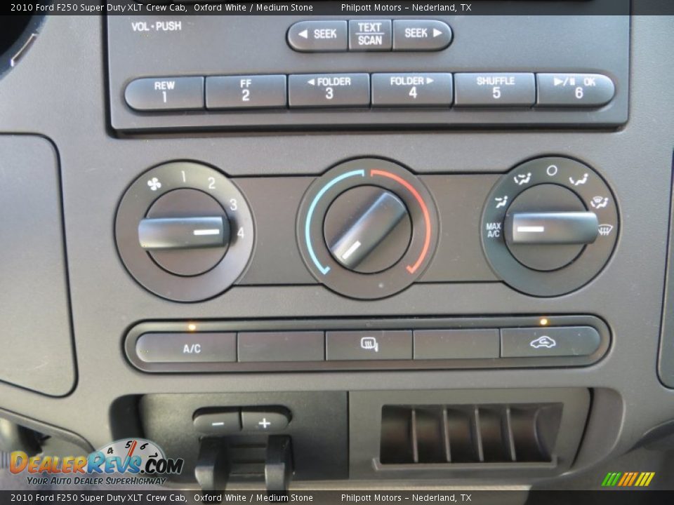 2010 Ford F250 Super Duty XLT Crew Cab Oxford White / Medium Stone Photo #35