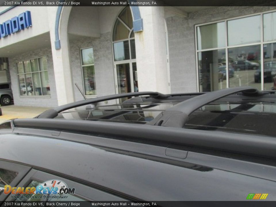 2007 Kia Rondo EX V6 Black Cherry / Beige Photo #3