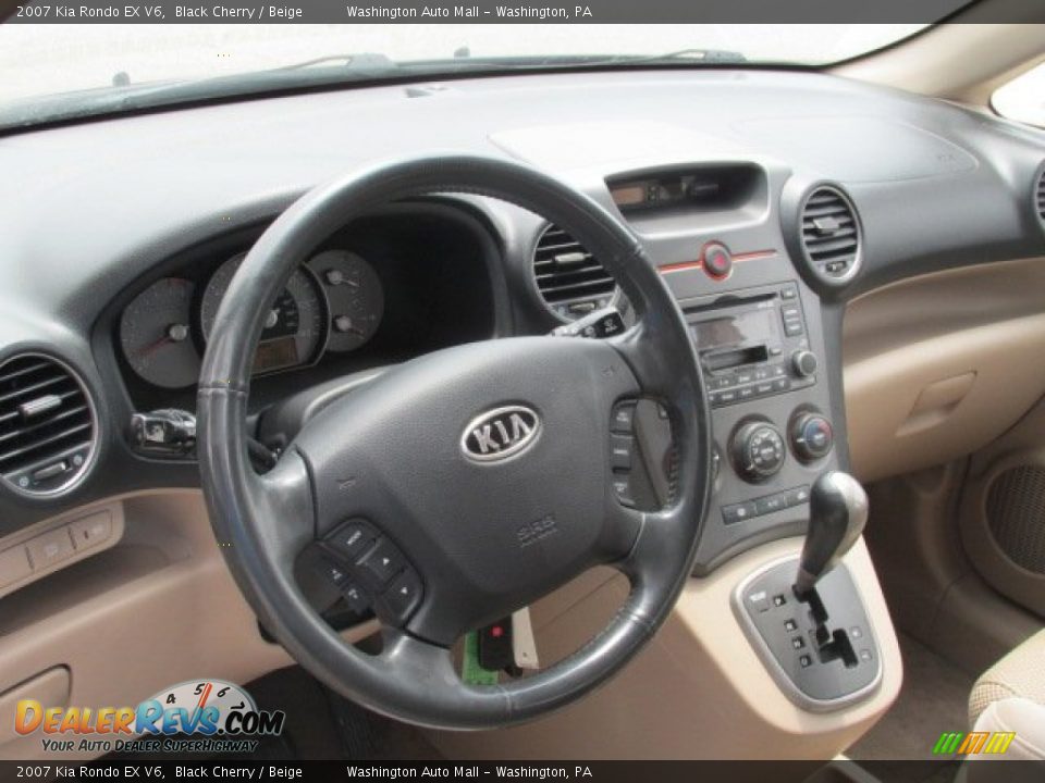 Dashboard of 2007 Kia Rondo EX V6 Photo #11