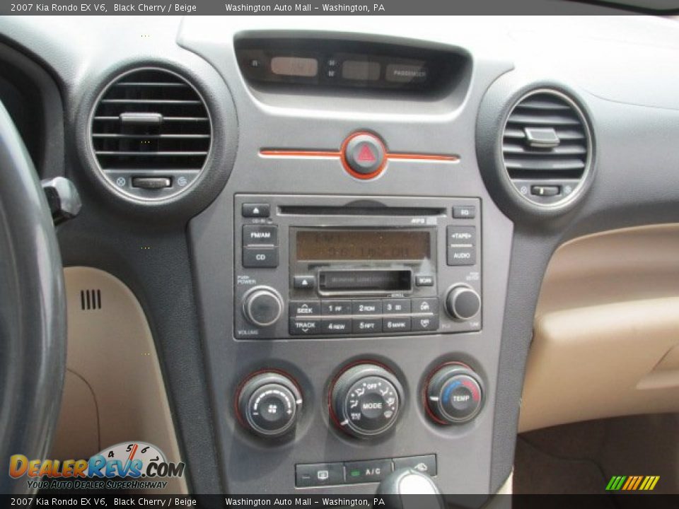 2007 Kia Rondo EX V6 Black Cherry / Beige Photo #16