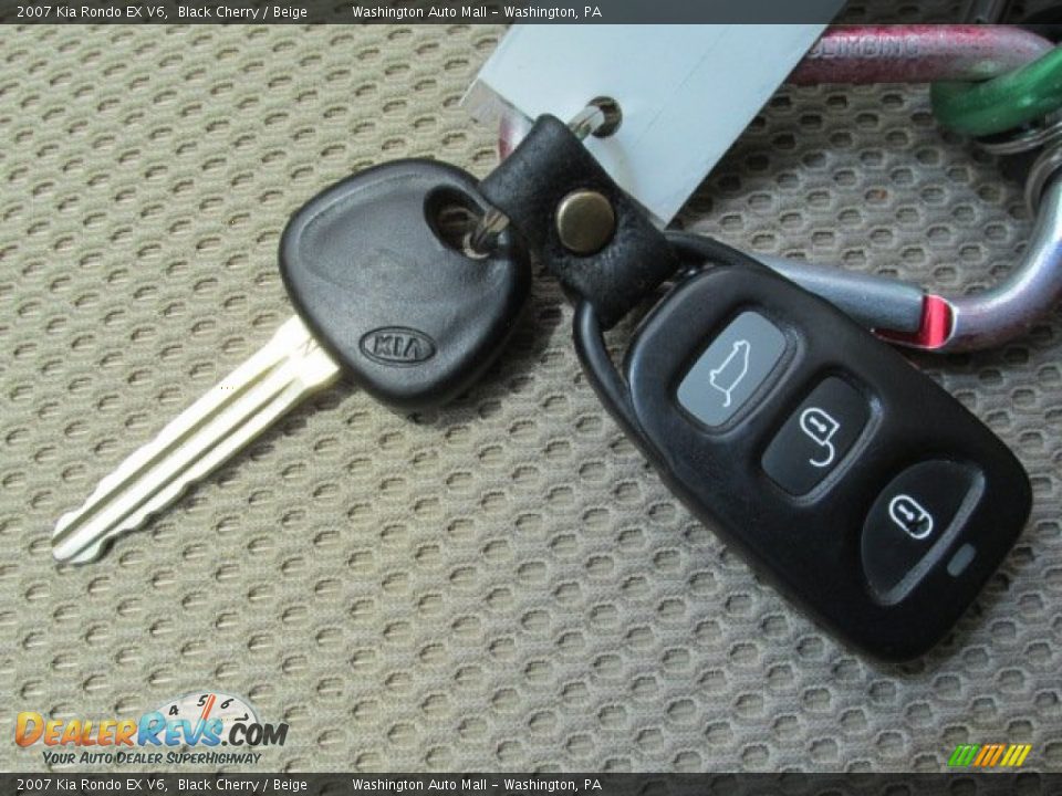 Keys of 2007 Kia Rondo EX V6 Photo #18