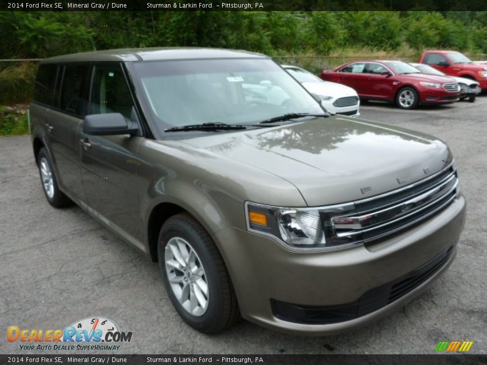Front 3/4 View of 2014 Ford Flex SE Photo #1
