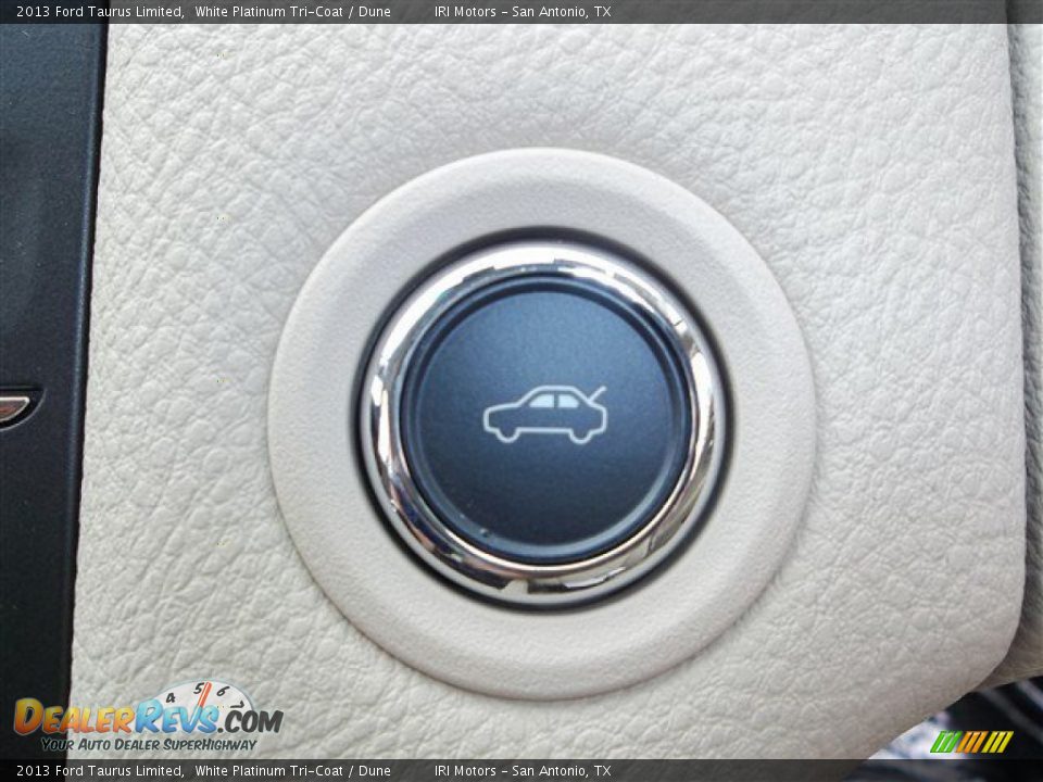 2013 Ford Taurus Limited White Platinum Tri-Coat / Dune Photo #25