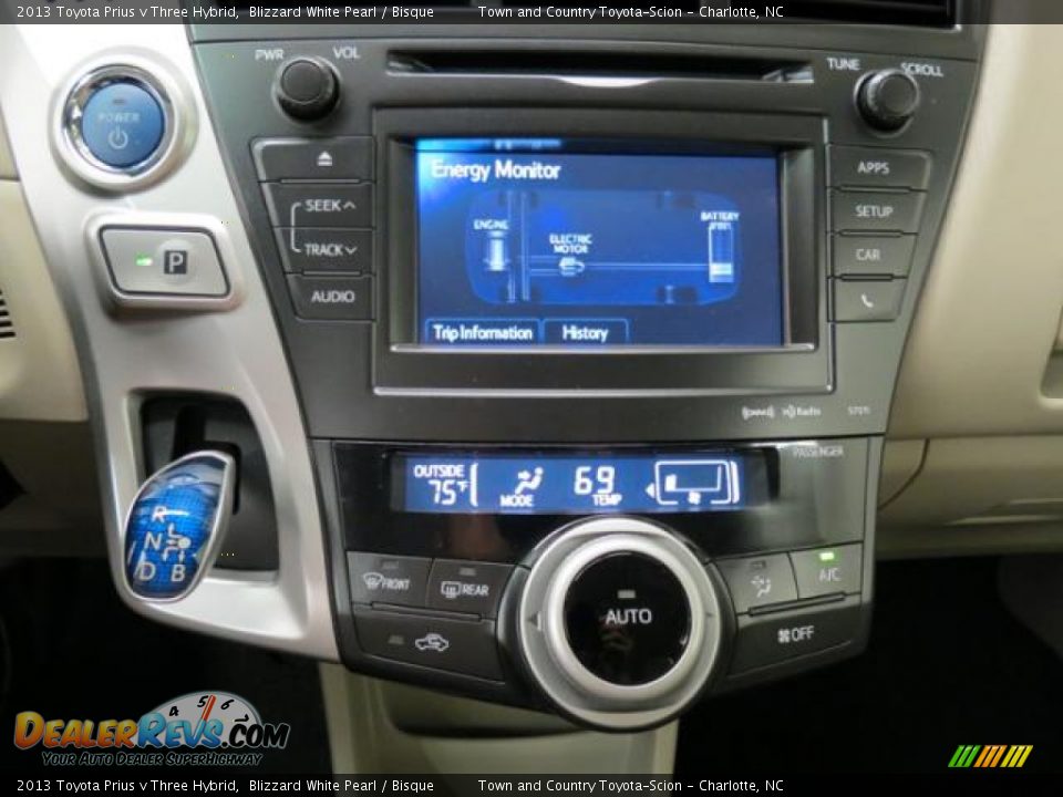 2013 Toyota Prius v Three Hybrid Blizzard White Pearl / Bisque Photo #12