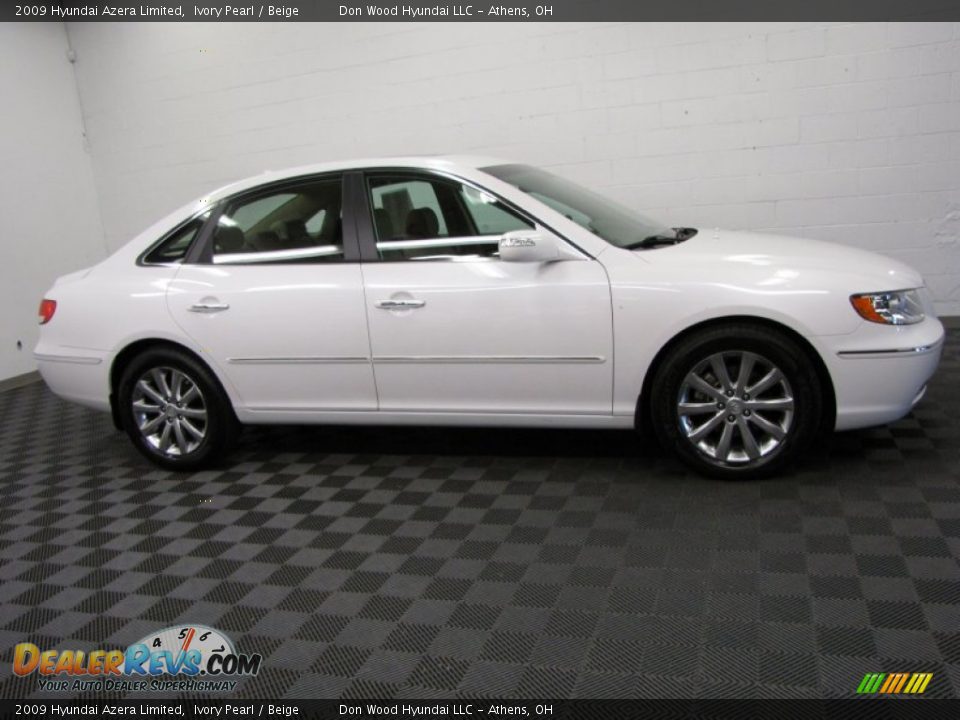 2009 Hyundai Azera Limited Ivory Pearl / Beige Photo #3
