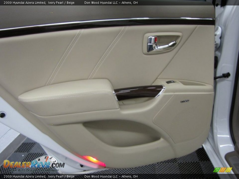2009 Hyundai Azera Limited Ivory Pearl / Beige Photo #12