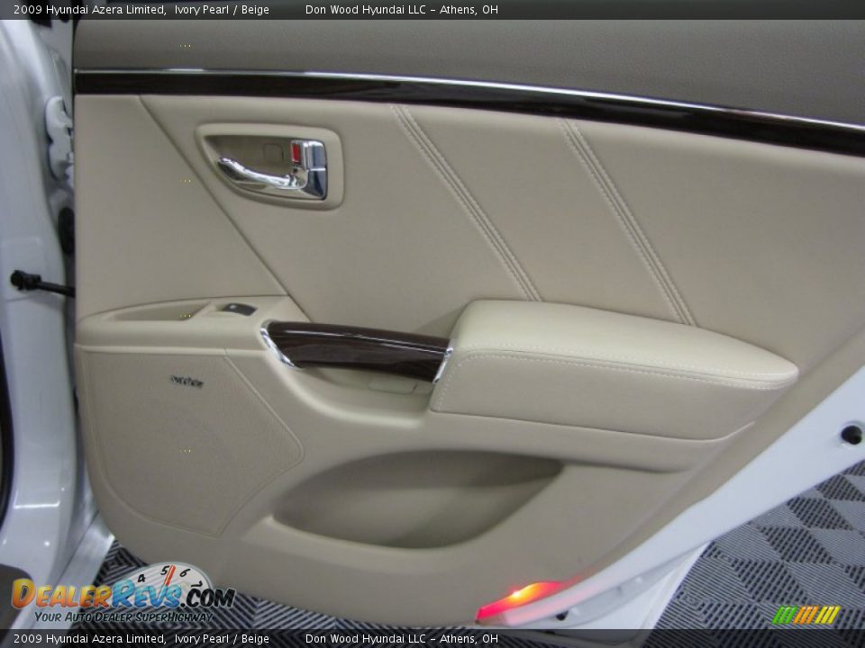 2009 Hyundai Azera Limited Ivory Pearl / Beige Photo #13