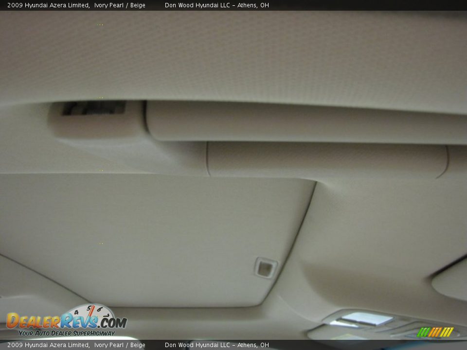 2009 Hyundai Azera Limited Ivory Pearl / Beige Photo #22