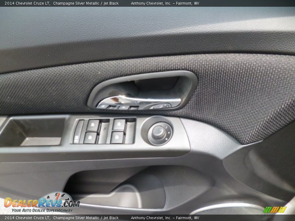 Door Panel of 2014 Chevrolet Cruze LT Photo #17