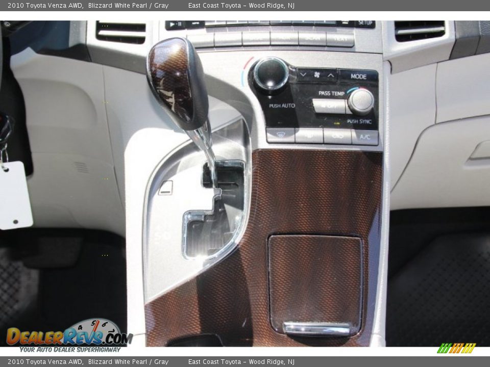 2010 Toyota Venza AWD Blizzard White Pearl / Gray Photo #12