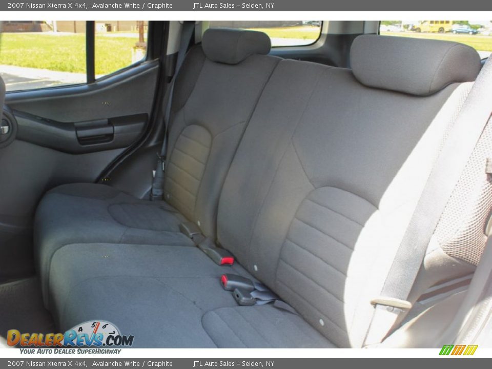 2007 Nissan Xterra X 4x4 Avalanche White / Graphite Photo #17