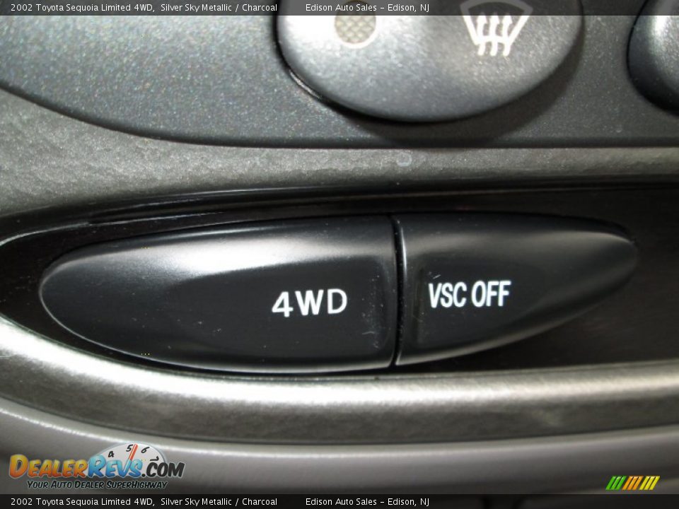 Controls of 2002 Toyota Sequoia Limited 4WD Photo #24