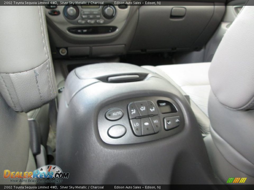 Controls of 2002 Toyota Sequoia Limited 4WD Photo #27