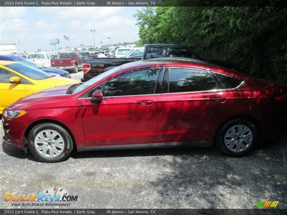 2013 Ford Fusion S Ruby Red Metallic / Earth Gray Photo #2