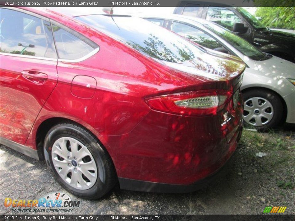 2013 Ford Fusion S Ruby Red Metallic / Earth Gray Photo #3