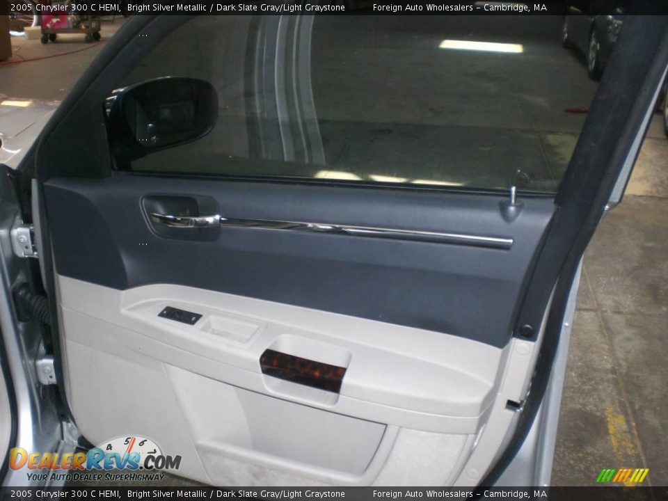 2005 Chrysler 300 C HEMI Bright Silver Metallic / Dark Slate Gray/Light Graystone Photo #29
