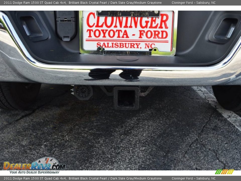 2011 Dodge Ram 1500 ST Quad Cab 4x4 Brilliant Black Crystal Pearl / Dark Slate Gray/Medium Graystone Photo #16