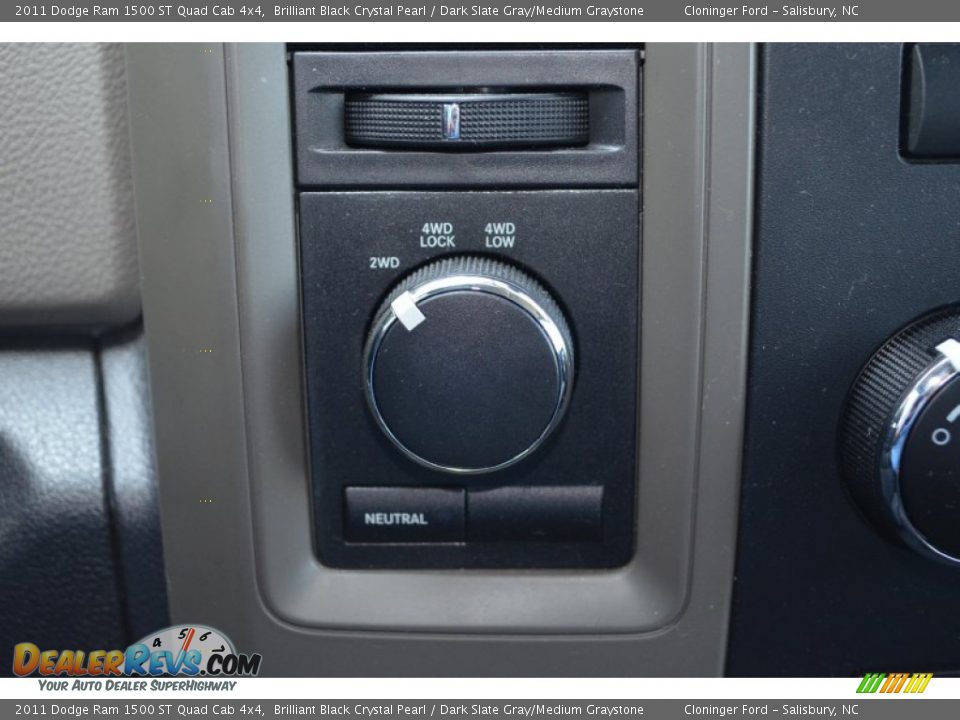 2011 Dodge Ram 1500 ST Quad Cab 4x4 Brilliant Black Crystal Pearl / Dark Slate Gray/Medium Graystone Photo #20
