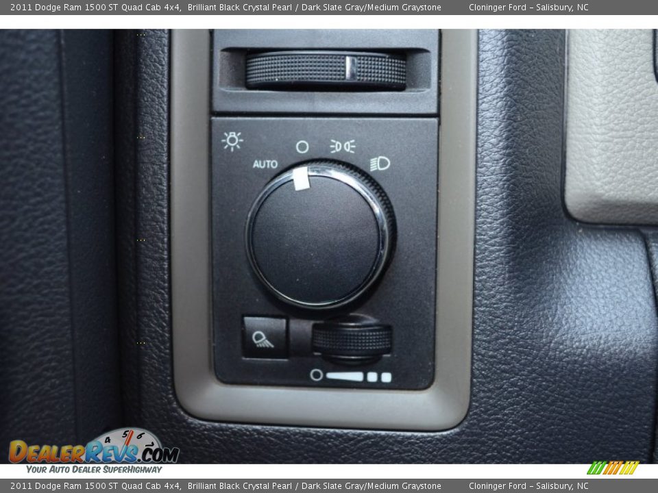 2011 Dodge Ram 1500 ST Quad Cab 4x4 Brilliant Black Crystal Pearl / Dark Slate Gray/Medium Graystone Photo #24