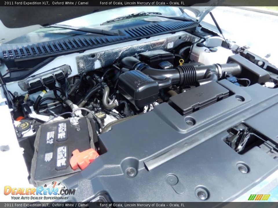 2011 Ford Expedition XLT Oxford White / Camel Photo #26