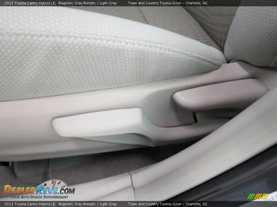 2013 Toyota Camry Hybrid LE Magnetic Gray Metallic / Light Gray Photo #9