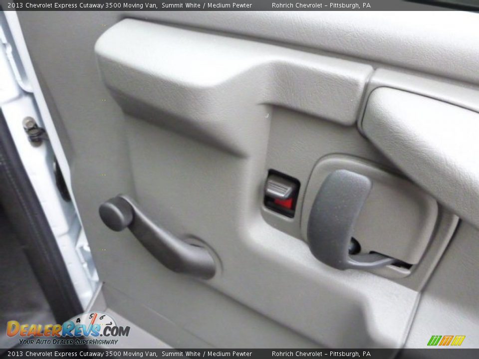 2013 Chevrolet Express Cutaway 3500 Moving Van Summit White / Medium Pewter Photo #18