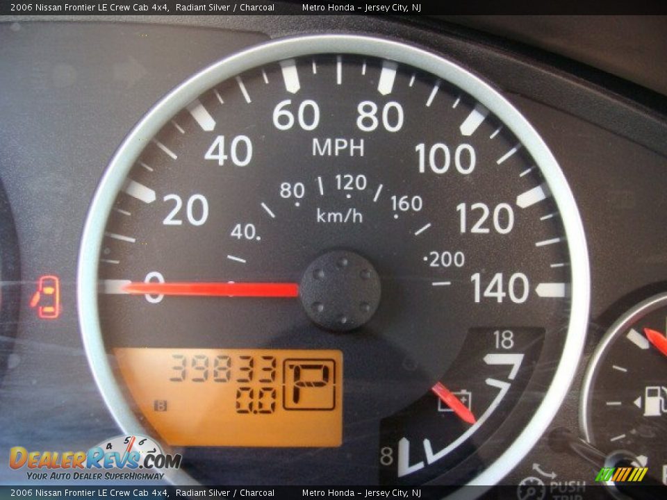 2006 Nissan Frontier LE Crew Cab 4x4 Radiant Silver / Charcoal Photo #11