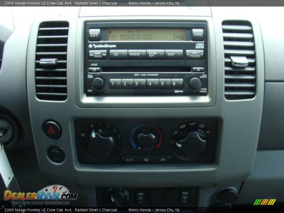 2006 Nissan Frontier LE Crew Cab 4x4 Radiant Silver / Charcoal Photo #12