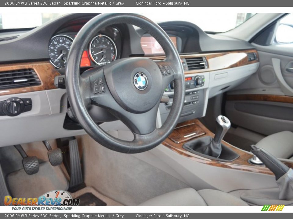 Dashboard of 2006 BMW 3 Series 330i Sedan Photo #10