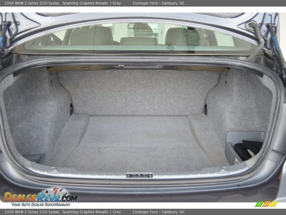 2006 BMW 3 Series 330i Sedan Trunk Photo #12