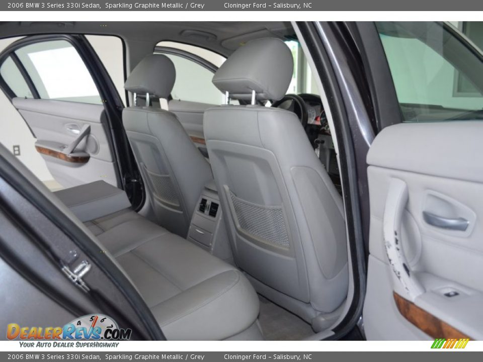 2006 BMW 3 Series 330i Sedan Sparkling Graphite Metallic / Grey Photo #13