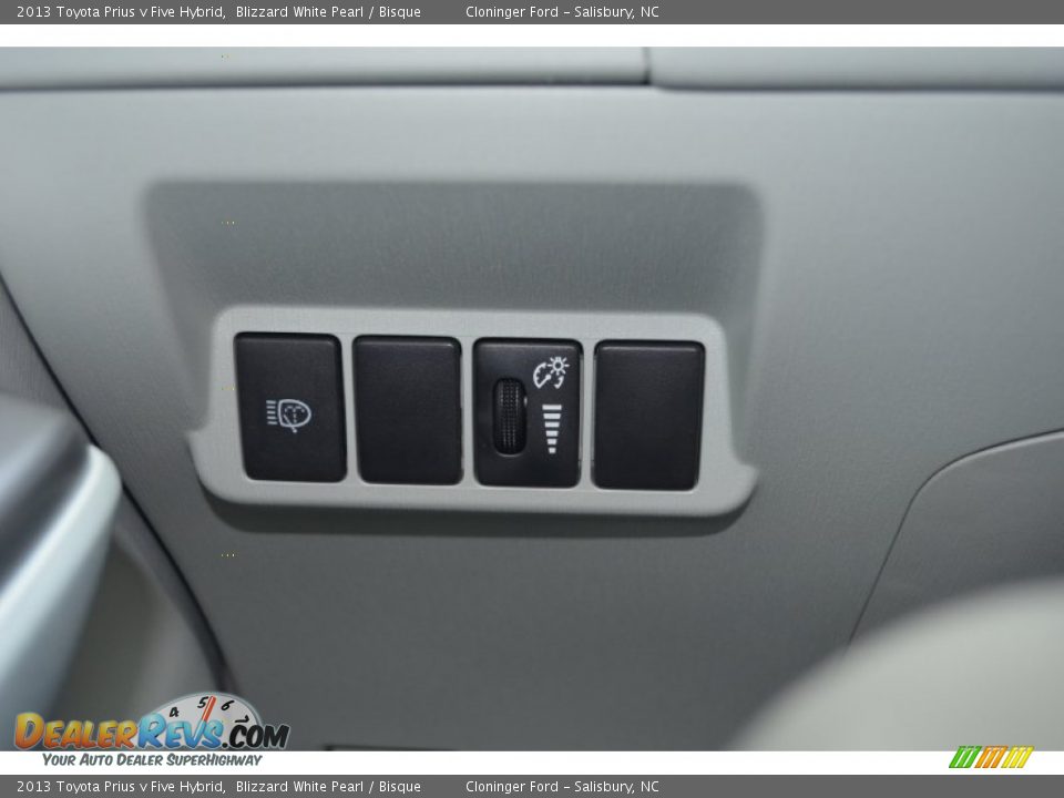 2013 Toyota Prius v Five Hybrid Blizzard White Pearl / Bisque Photo #20