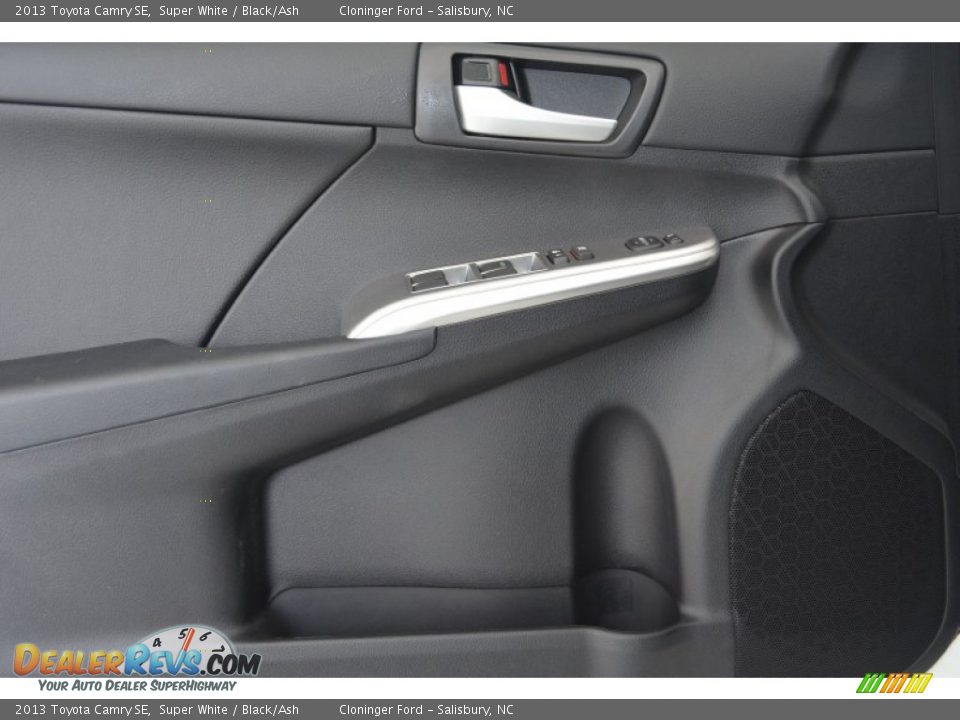 2013 Toyota Camry SE Super White / Black/Ash Photo #4