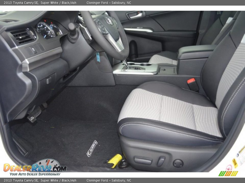 2013 Toyota Camry SE Super White / Black/Ash Photo #5