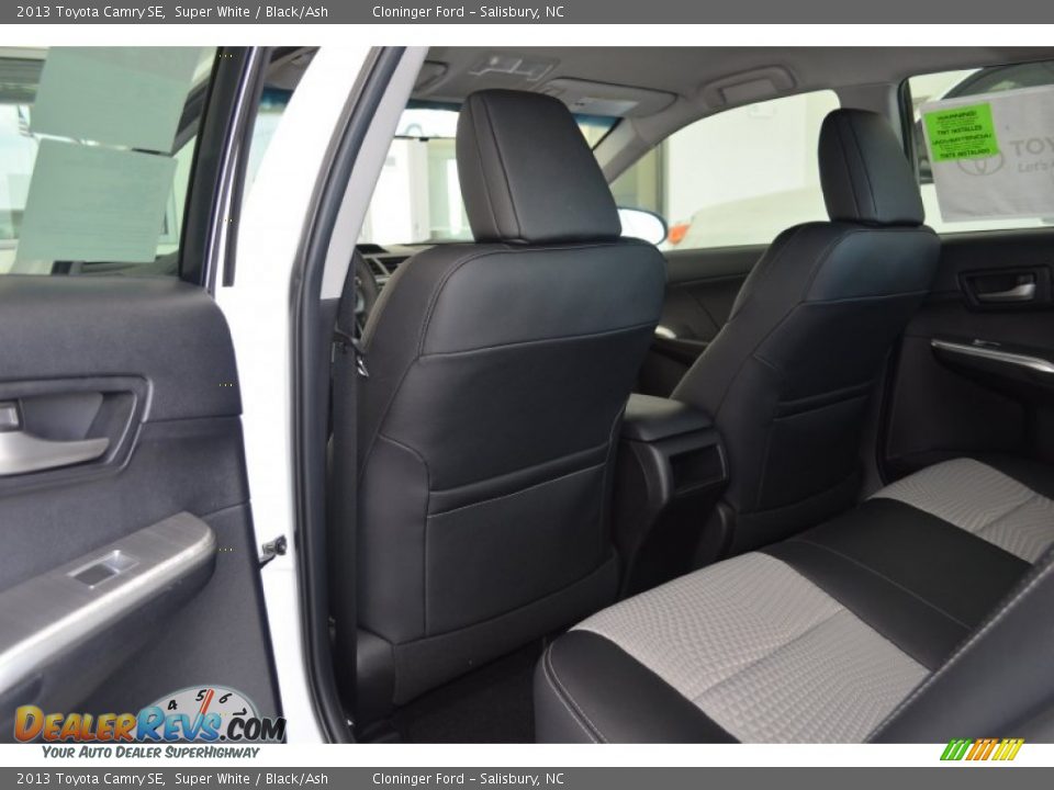 2013 Toyota Camry SE Super White / Black/Ash Photo #7