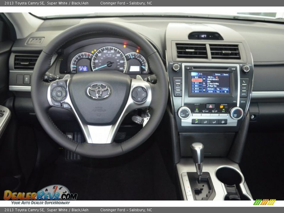 2013 Toyota Camry SE Super White / Black/Ash Photo #10