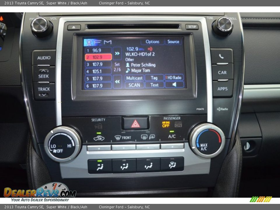 2013 Toyota Camry SE Super White / Black/Ash Photo #11