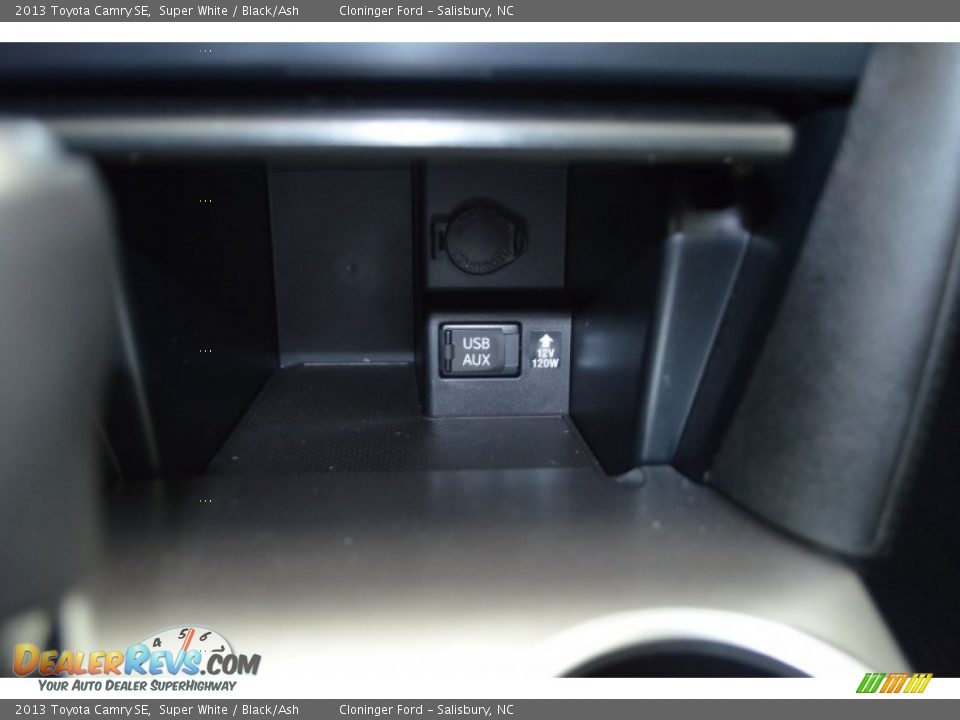 2013 Toyota Camry SE Super White / Black/Ash Photo #12