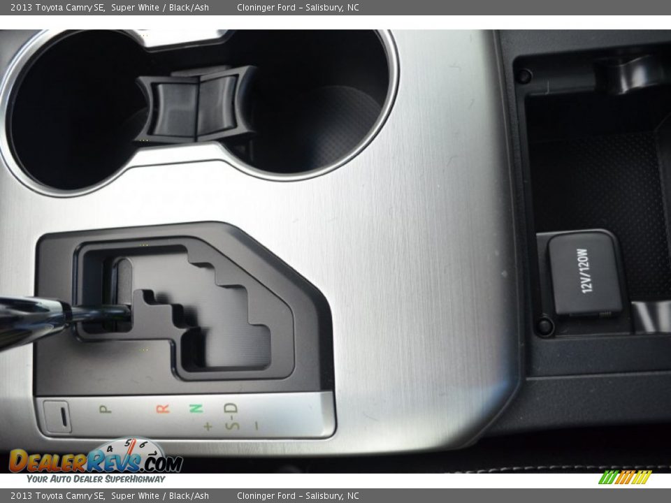 2013 Toyota Camry SE Super White / Black/Ash Photo #13