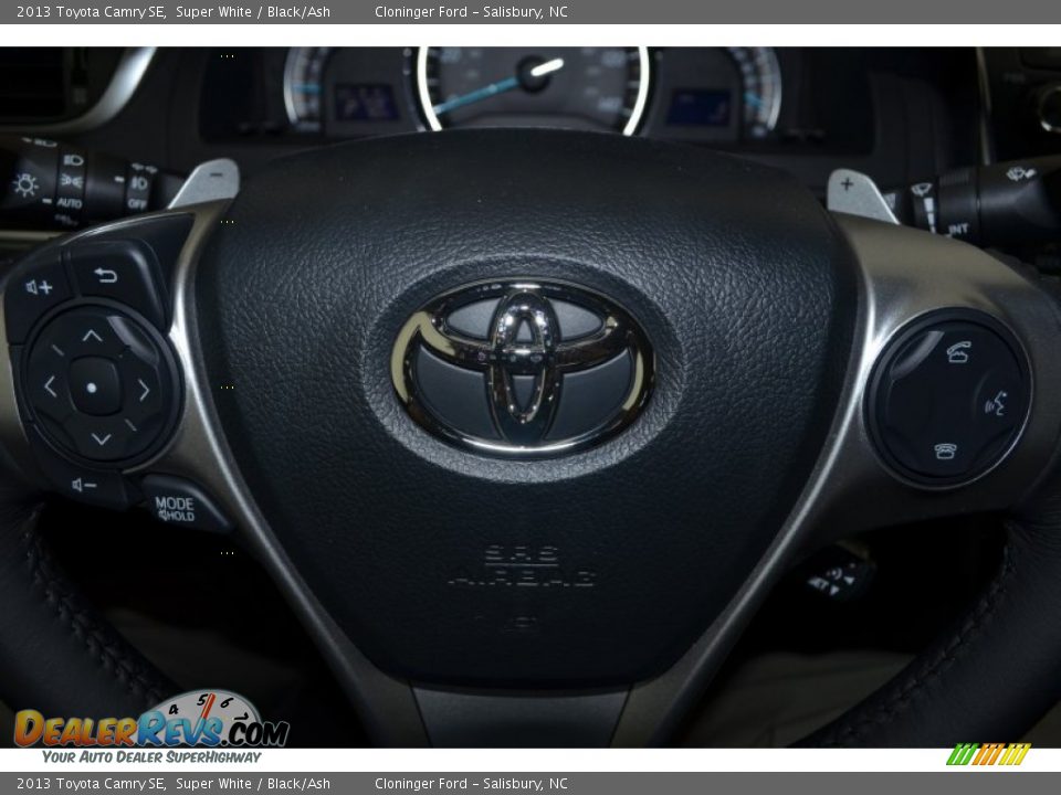 2013 Toyota Camry SE Super White / Black/Ash Photo #14