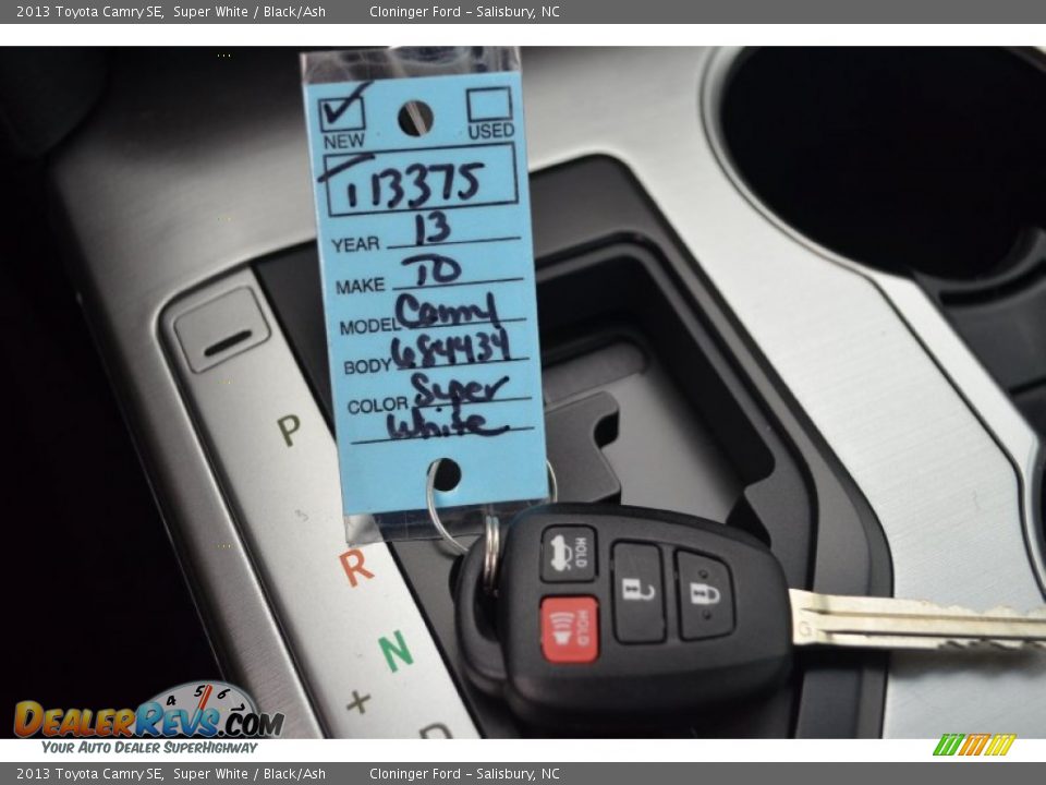 2013 Toyota Camry SE Super White / Black/Ash Photo #18